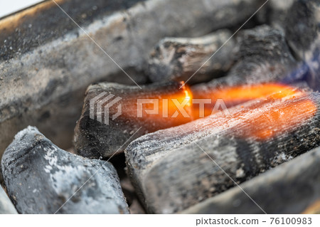 Bincho charcoal and tabletop shichirin ignited by a burner Bincho charcoal and tabletop shichirin ignited by a burner 76100983