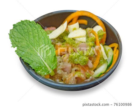 Fresh Salmon Sashimi topping with mint leaves, sliced garlic, shredded carrots mix salad, focus selective. Fresh Salmon Sashimi topping with mint leaves, sliced garlic, shredded carrots mix salad, focus selective. 76100986