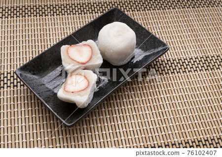 Strawberry Daifuku (Shiroan) Strawberry Daifuku (Shiroan) 76102407