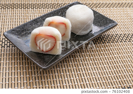 Strawberry Daifuku (Shiroan) 76102408
