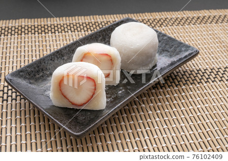 Strawberry Daifuku (Shiroan) Strawberry Daifuku (Shiroan) 76102409