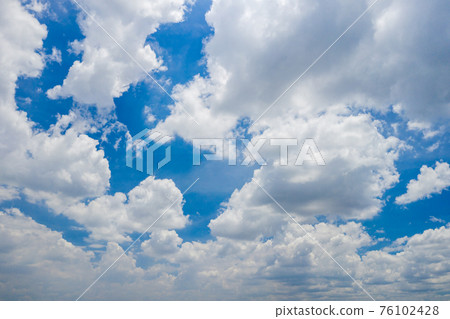 Beautiful cloudscape background with cumulus white clouds and blue sky 76102428