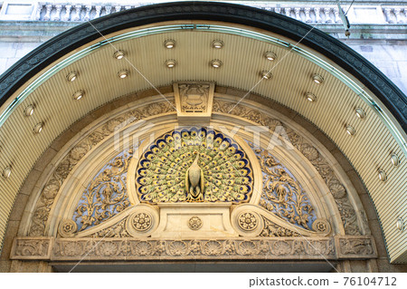 大丸心齋橋店（心齋橋/大阪）牆上的孔雀裝飾 76104712