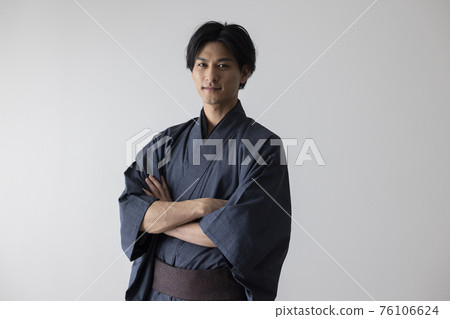 和服的年輕人 和服的年輕人 76106624