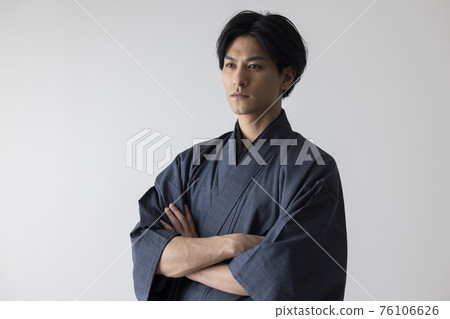和服的年輕人 76106626