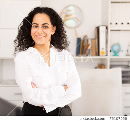 Close up portrait of happy businesswoman indoors 76107966