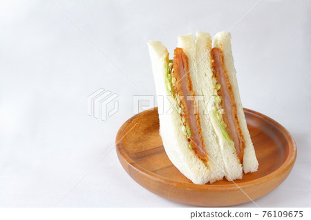 Ham cutlet sandwich 76109675