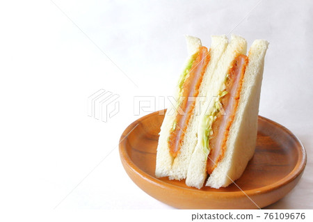 Ham cutlet sandwich 76109676