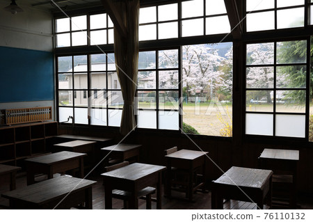 茨城縣醍醐町春天的原宇和岡小學 茨城縣醍醐町春天的原宇和岡小學 76110132