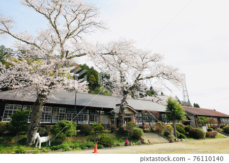 茨城縣醍醐町春天的原宇和岡小學 茨城縣醍醐町春天的原宇和岡小學 76110140