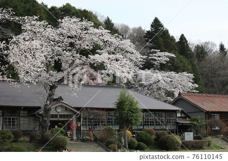 Former Uwaoka Elementary School in Spring, Daigo Town, Ibaraki Prefecture Former Uwaoka Elementary School in Spring, Daigo Town, Ibaraki Prefecture 76110145