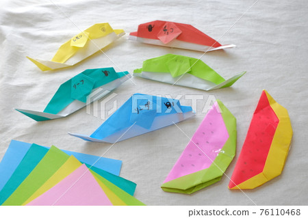 Origami made by elementary school students: Dolphin and watermelon 76110468