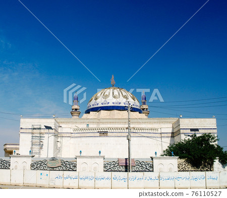 Exterior view to Nida mosque, Baghdad, Iraq Exterior view to Nida mosque, Baghdad, Iraq 76110527