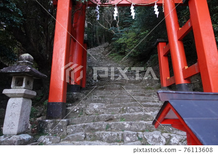 熊野信仰的發源地“神倉神社”參拜道的石階 76113608