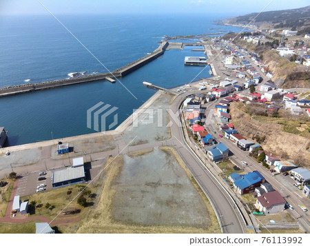 早春鳥瞰北海道八雲町熊石區熊石漁港 76113992