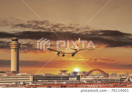 [日航飛機從浮島町公園降落在A跑道上，並合成了塔台的天空] 76114001