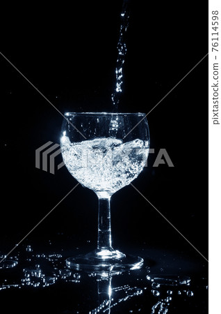 Pouring water into a glass. 76114598