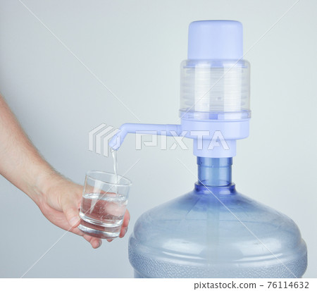Drinking bottled water and Manual pump. 76114632