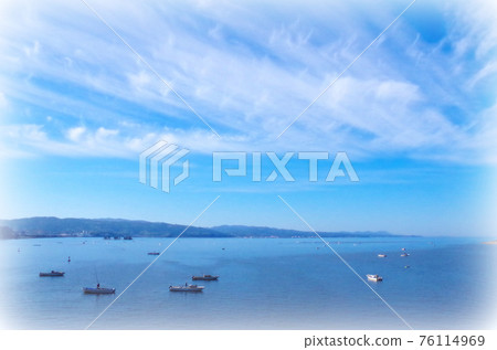 [繪畫風格]蛤蜊漁船漂浮的宍道湖晨景......島根縣松江市（天氣晴好） 76114969