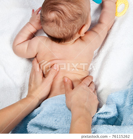 Baby back massage Baby back massage 76115262
