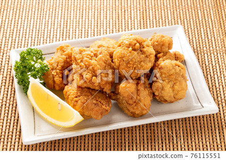 Fried chicken. 76115551