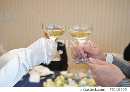 Bridal image, hymn of love, brilliant and graceful ceremony to realize the eternal happiness of two people Bridal image, hymn of love, brilliant and graceful ceremony to realize the eternal happiness of two people 76116303