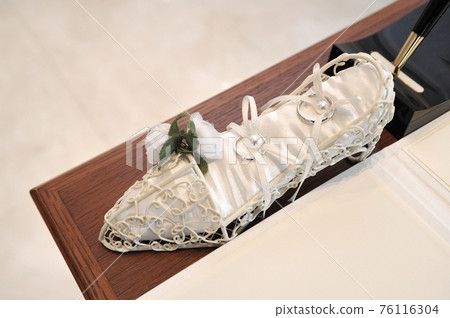 Bridal image, hymn of love, brilliant and graceful ceremony to realize the eternal happiness of two people Bridal image, hymn of love, brilliant and graceful ceremony to realize the eternal happiness of two people 76116304