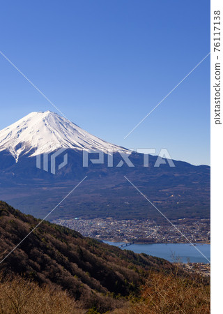 Mt. Fuji and Lake Kawaguchi seen from Misaka Pass Mt. Fuji and Lake Kawaguchi seen from Misaka Pass 76117138