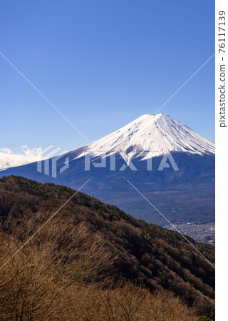Mountain range of Misaka and Mt. Fuji 76117139
