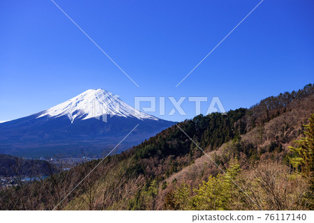Blue sky, mountains and Mt. Fuji Blue sky, mountains and Mt. Fuji 76117140