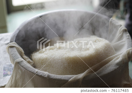 現煮糯米，糯米，年糕，年糕，工匠，除夕，慶祝穀物，習俗，蒸汽 76117485
