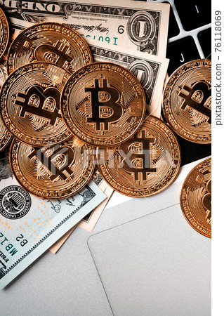 Bitcoin virtual currency currency dollar dollar dollar dollar bill top view Bitcoin USD money ビットコイン Bitcoin virtual currency currency dollar dollar dollar dollar bill top view Bitcoin USD money ビットコイン 76118069