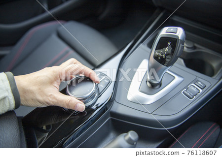 BMW 變速桿和 iDrive 76118607