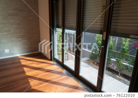 Living room window sweep window 76122010