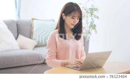 女人聽語音SNS 76123404