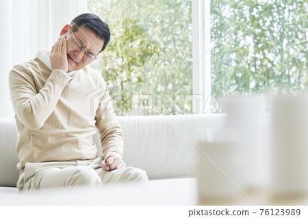 medicine, pain, medicine, middle age 76123989