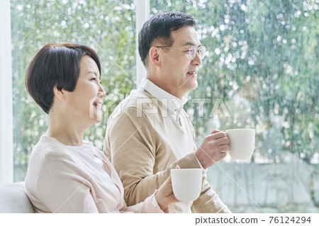 中年、情侶、夫妻、家庭 中年、情侶、夫妻、家庭 76124294