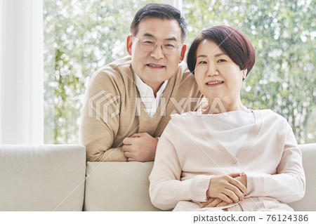 中年、情侶、夫妻、家庭 中年、情侶、夫妻、家庭 76124386
