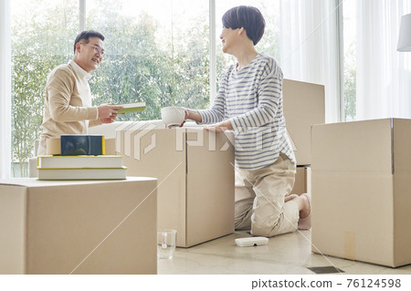 middle age, couple, couples, family, moving, moving middle age, couple, couples, family, moving, moving 76124598