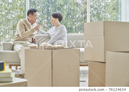middle age, couple, couples, family, moving, moving 76124634