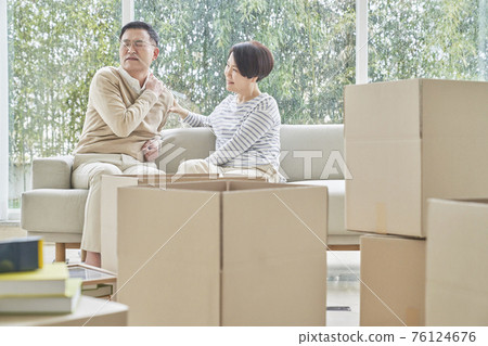 middle age, couple, couples, family, moving, moving 76124676