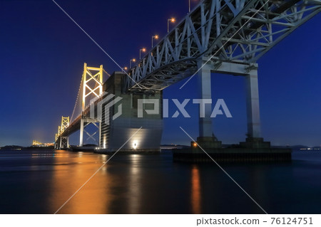 [香川縣]備山瀨戶大橋的夜景（照亮） 76124751