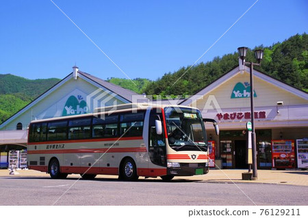 在盛岡宮古之間運行的巴士 76129211