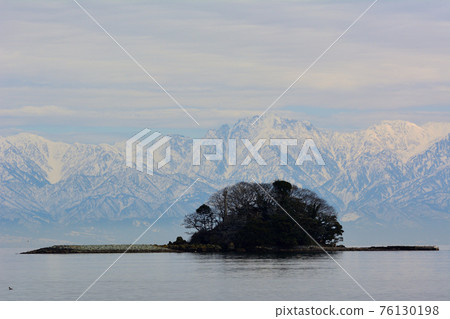 Tateyama mountain range and Karashima Tateyama mountain range and Karashima 76130198
