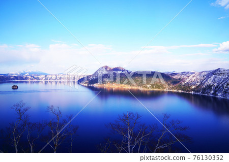 北海道春天的摩週湖 76130352