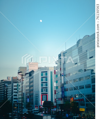 從東京看到的月亮 從東京看到的月亮 76130563
