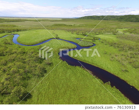 Aerial view / Summer Kushiro Marsh (Tsurui Village, Hokkaido) Aerial view / Summer Kushiro Marsh (Tsurui Village, Hokkaido) 76130913