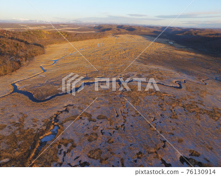 Aerial view, early winter Kottaro wetlands (Shibecha Town, Hokkaido) Aerial view, early winter Kottaro wetlands (Shibecha Town, Hokkaido) 76130914