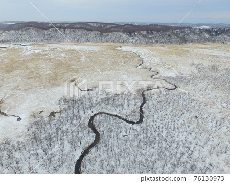 Aerial view, winter Kottaro wetlands (Shibecha Town, Hokkaido) 76130973