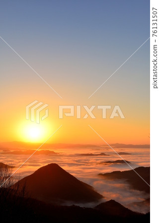 Sea of clouds in the Fukuchiyama basin from Mt. Oe 76131507